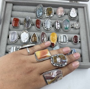 Anillos de latón con gemas variadas, hechos a mano, con engaste de bisel plateado, lote a granel, para uso diario - Product Image 2