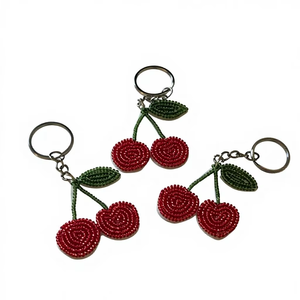 Llavero de cereza con cuentas - Colgante rojo hecho a mano para bolso, bordado, ajustable, moderno, para mujer y niña, mini accesorio. - Product Image 1