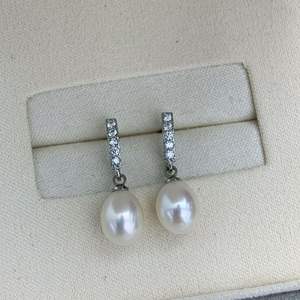 Boucles d'oreilles pendantes en perles d'eau douce Aurora Flawless de 6 à 7 mm, boucles d'oreilles en forme de goutte serties de diamants, accessoire de mode polyvalent - Product Image 1