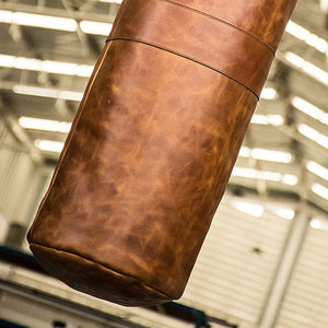 Équipement de boxe professionnel de haute qualité, sac de frappe lourd personnalisé en cuir, résistant et écologique - Product Image 4