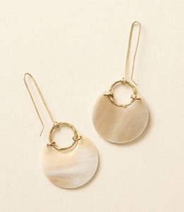 Boucles d'oreilles classiques en corne de bœuf, bijoux tribaux faits à la main, élégantes, de créateur, artisanat artistique, finition soignée - Product Image 1
