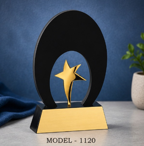 Trofeo Estrella con Base de Arco Negro, Modelo 1120 Chapado en Oro con Área de Impresión - Product Image 1