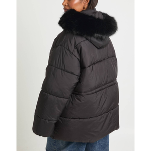 Chaquetas de Plumón de Ganso Personalizadas con Capucha Desmontable de Piel de Mapache, Abrigo Acolchado Cálido para Mujer, Invierno, Canadá, Aislado - Product Image 3