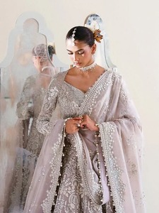 Elegante Lehenga Choli de Red Plateada, Vestido de Fiesta Tradicional Bordado hasta el Suelo, de Alta Calidad para Mujeres, India, Pakistán - Product Image 4