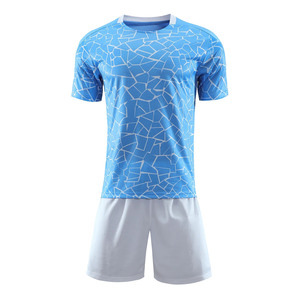 Uniforme de Fútbol OEM en Blanco, Ligero, de Poliéster, Estilo Minimalista, Conjunto de Camiseta y Pantalones Cortos - Product Image 1