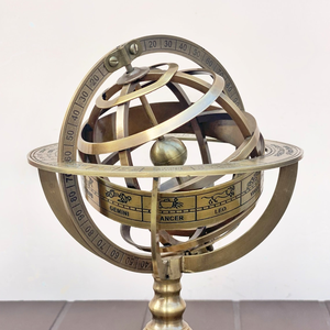 Sphère armillaire vintage en laiton avec base en bois, décoration de table nautique - Product Image 2