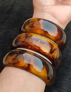 Brazalete de Resina de Primera Calidad para un Look de Oficina, Joyería Minimalista y Elegante para Mujer, Artesanía en Resina - Product Image 1
