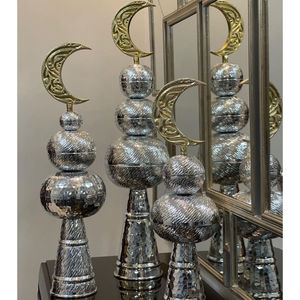 Decoración de Ramadán, Arte Islámico en Metal con Luna Creciente Dorada, Elegante Adorno para el Hogar de Aluminio Martillado Plateado - Product Image 3