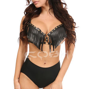 Arnés de cuerpo ajustable estilo bondage de cuero sintético negro con tachuelas góticas y diseño de jaula - Product Image 4