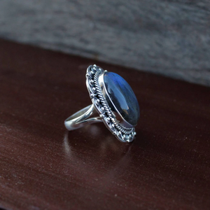 Bague en labradorite naturelle, bijoux en pierres précieuses faits à la main, bague en pierre à reflets bleus, cadeau unique pour elle - Product Image 4