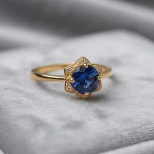 Bague Fleur Saphir Bleu Royal en Argent Sterling 925 Plaqué Or 14K, Halo Floral, Pierre de Naissance de Septembre, Bague de Fiançailles - Product Image 1