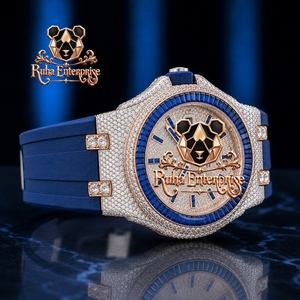 Reloj analógico prémium para hombre con caja de diseño esculpido, correa de silicona suave, borde de bisel decorativo y estilo contemporáneo - Product Image 4