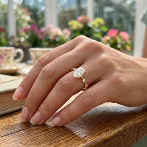 Anillo de Compromiso con Diamante Cultivado en Laboratorio de Forma Ovalada en Oro Rosa, Símbolo Romántico de Amor, Oro Rosa Delicado, Joyería Fina - Product Image 2