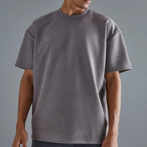 เสื้อยืดคอกลมแขนสั้นทรงโอเวอร์ไซส์ผ้าหนังกลับสีพื้นสไตล์วินเทจลำลองสำหรับผู้ชาย รุ่น New High Street ปี 2026 - Product Image 4