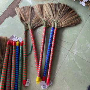 Escoba de paja asiática Deluxe Vietnam ventilador suave escoba de paja Vietnam 40 "escoba de hierba suave hecha a mano para interior y exterior con muestra gratis - Product Image 1