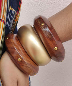 Brazaletes de Madera Natural Hechos a Mano, Brazalete Grueso, Bellamente Pulido, Grabado Geométrico Simple - Product Image 3