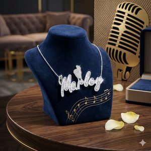 จี้เพชรโมอิสซาไนต์ทรงบาแกตต์แบบคลาสสิก ปรับแต่งได้ ตัวอักษรภาษาอังกฤษ ชื่อสั้น ตัวอักษรภาษาไทย  ประดับเพชร  วัสดุเงินแท้ 925  ของขวัญวันครบรอบ - Product Image 6