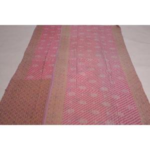 ผ้าห่มอินเดียลายดอกไม้สไตล์โบโฮ ทำมือ วินเทจ ผ้าฝ้ายสองด้าน ใช้คลุมเตียงหรือใช้เป็นผ้าห่มได้ - Product Image 3