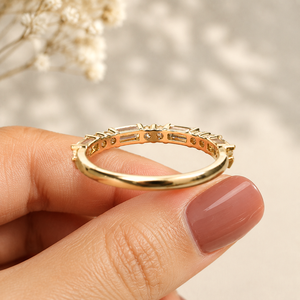 Anillo de Boda de Media Eternidad Personalizado con Diamantes Moissanite Baguette y Redondos de 0.70CT, Oro Sólido de 14K/18K, Anillo Nupcial Apilable - Product Image 3