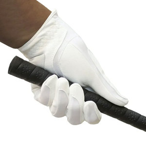 Gant de golf blanc de qualité supérieure pour femme, conçu pour les droitiers, offrant une adhérence et un confort supérieurs pour des performances optimales. - Product Image 3