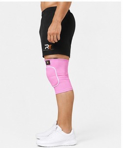 Rodilleras protectoras fabricadas con tela transpirable y acolchado que absorbe los impactos para el rendimiento deportivo diario - Product Image 2