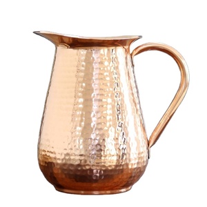 Jarra de cobre altamente pulida con cuerpo redondeado y estética cultural hecha para exhibición o hidratación funcional - Product Image 1