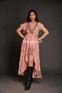 Vestido Maxi de Seda Estilo Boho con Cuello en V y Mangas Acampanadas para Mujer, Ideal para Fiestas Casuales, Disponible para Exportación al por Mayor - Product Image 3