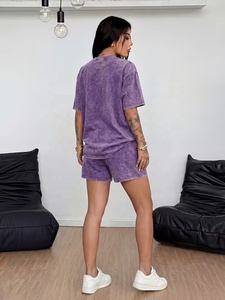 Conjuntos de Verano para Hombre Personalizados con Teñido Anudado Morado Lavado al Ácido, con Dobladillo Desgastado sin Rematar, Relieve Sólido, Tejido de Velour Ecológico y Transpirable - Product Image 2