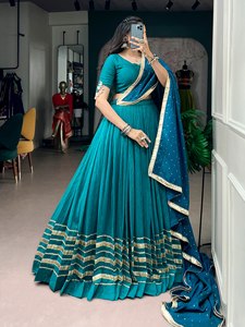 Noor-e-Magenta Lehenga Choli de mariée pour femme, coupe ajustée, style Bhandhani, traditionnel, en Chanderi, protection solaire, séchage rapide, pour mariage et Diwali - Product Image 4