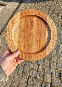 Assiette de service en bois rustique faite à la main, ronde, décorative, bord sculpté, pour apéritifs et desserts, design traditionnel - Product Image 2