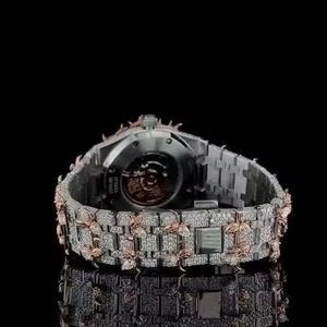 Reloj mecánico automático de lujo con correa de acero inoxidable, bisel con diamantes y caja hueca. - Product Image 2