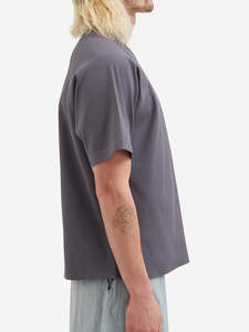 Camiseta de Manga Corta Gris para Hombre con Bolsillo con Cierre, Transpirable, de Punto, Corte Regular, Cuello Redondo, Diseño Sólido, a la Moda - Product Image 5