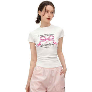 เสื้อครอปท็อปลายกราฟิกโบว์สไตล์วินเทจพังก์สำหรับผู้หญิง แฟชั่นฤดูร้อน Y2K เสื้อยืดอีโมเบบี้ที ผ้าลูกไม้ระบายอากาศ แขนสั้น - Product Image 4