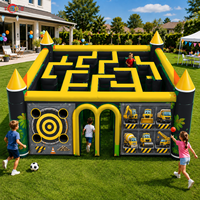 Labyrinthe gonflable jaune et noir avec 4 jeux pour les entreprises de location, les carnavals, les parcs d'attractions et les événements