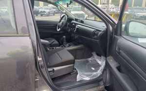 USADO ASEQUIBLE para Hilux Revo Doble Cabina Pickup 6.1-8L Turbo Diésel Automático Volante a la Izquierda Asientos de Cuero Oscuro Neumáticos R21 - Product Image 5