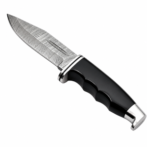 Cuchillo de Caza de Acero de Damasco con Hoja Recta y Punta Caída, Mango Negro con Detalles Plateados - Product Image 3