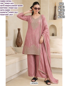 Kurti traditionnel pour femme en georgette brodée, longueur ras du sol, couleur violet régale - Product Image 3