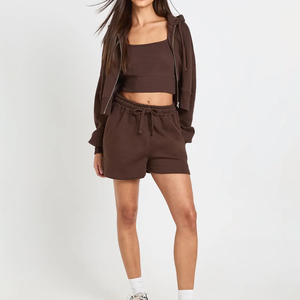 Conjunto de Sudadera con Capucha y Pantalones Cortos Plisados de Algodón Personalizado de Alta Calidad para Mujer, con Logotipo Personalizado, Dos Piezas, Informal, para Gimnasio y Entrenamiento - Product Image 1