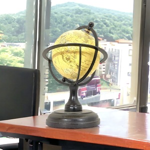 Globo Terráqueo Decorativo Amarillo de la Serie Art Deco, Globo Giratorio de Metal Hecho a Mano para Escritorio y Oficina - Product Image 6
