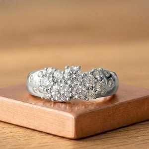 Anillo de Compromiso de Diamante Cultivado en Laboratorio con Certificación IGI, Corte Redondo de 0.758 ct, Oro Sólido de 10K, 14K o 18K, Color E, Claridad VVS - Product Image 2