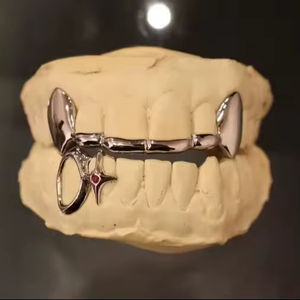 Juego de Grillz de Lujo con Dientes de Vampiro de Moissanita, Chapado en Plata 925, Perlas de Agua Dulce, Joyería Dental Removible Estilo Hip Hop - Product Image 1