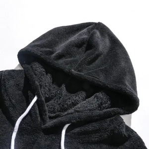 Survêtement en polaire conçu pour un style hivernal et un confort durable, avec un tissu doux, une chaleur légère et un style décontracté pour tous les jours. - Product Image 5