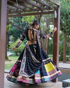 Tenue de mariage traditionnelle pour femme en coton mousseline, avec travail de miroir et dentelle Lampi, Lehenga Choli toutes saisons et Dupatta - Product Image 3