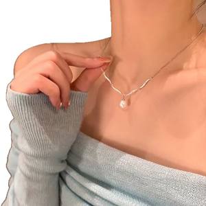 Collier de luxe pour femme, style léger et raffiné, avec pendentif en zircone scintillante et perle ondulée, chaîne de clavicule, accessoire pour pull - Product Image 3