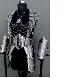 Armadura Medieval Antigua Femenina con Cota de Malla |   Placa de pecho de acero plateado con diseño redondo en relieve para cosplay SCA - Product Image 1