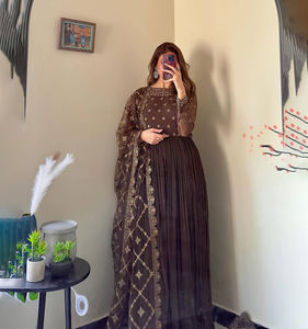 ชุดเลเฮนกาโชลีแบบยาวทรงเข้ารูปสำหรับผู้หญิง ผ้าฝ้ายปักลายสั่งทำพิเศษ ระบายความชื้นได้ดี เหมาะสำหรับงานปาร์ตี้ - Product Image 1