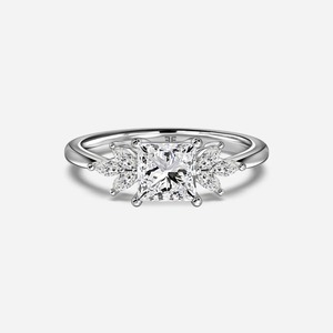 Anillo de Diamantes 3CT Marquise con Piedras Laterales en Forma de Hoja, Oro de 14K, Joyería OEM - Product Image 3
