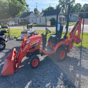 Tracteur utilitaire compact Kubota BX23S 4x4 avec chargeur frontal et rétrocaveuse, transmission par engrenages, pour l'agriculture et l'aménagement paysager - Product Image 1