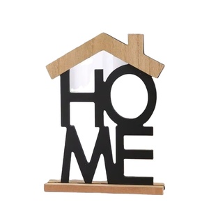 Nouveauté : Décoration murale tendance en bois multicolore avec collier en bois, accents élégants pour la maison - Product Image 1