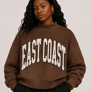 Sudadera con cuello alto estilo East Coast, con apliques personalizados de chenilla y patchwork, de forro polar premium de 350GSM, para uso diario en el campus universitario. - Product Image 1
